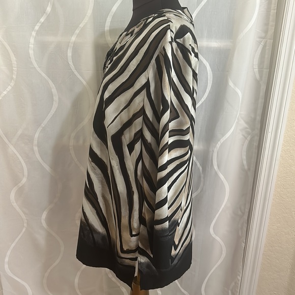 R.Q.T Black, Brown & Tan, Beaded, V Neck, Animal Print Top, Size XL - Picture 3 of 9